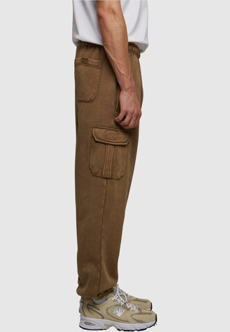 Urban Classics Loose fit Cargo trousers in Brown