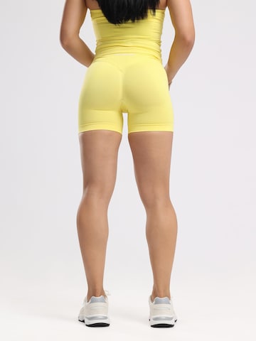 neverover - regular Pantalón deportivo 'Hue Shorts' en amarillo