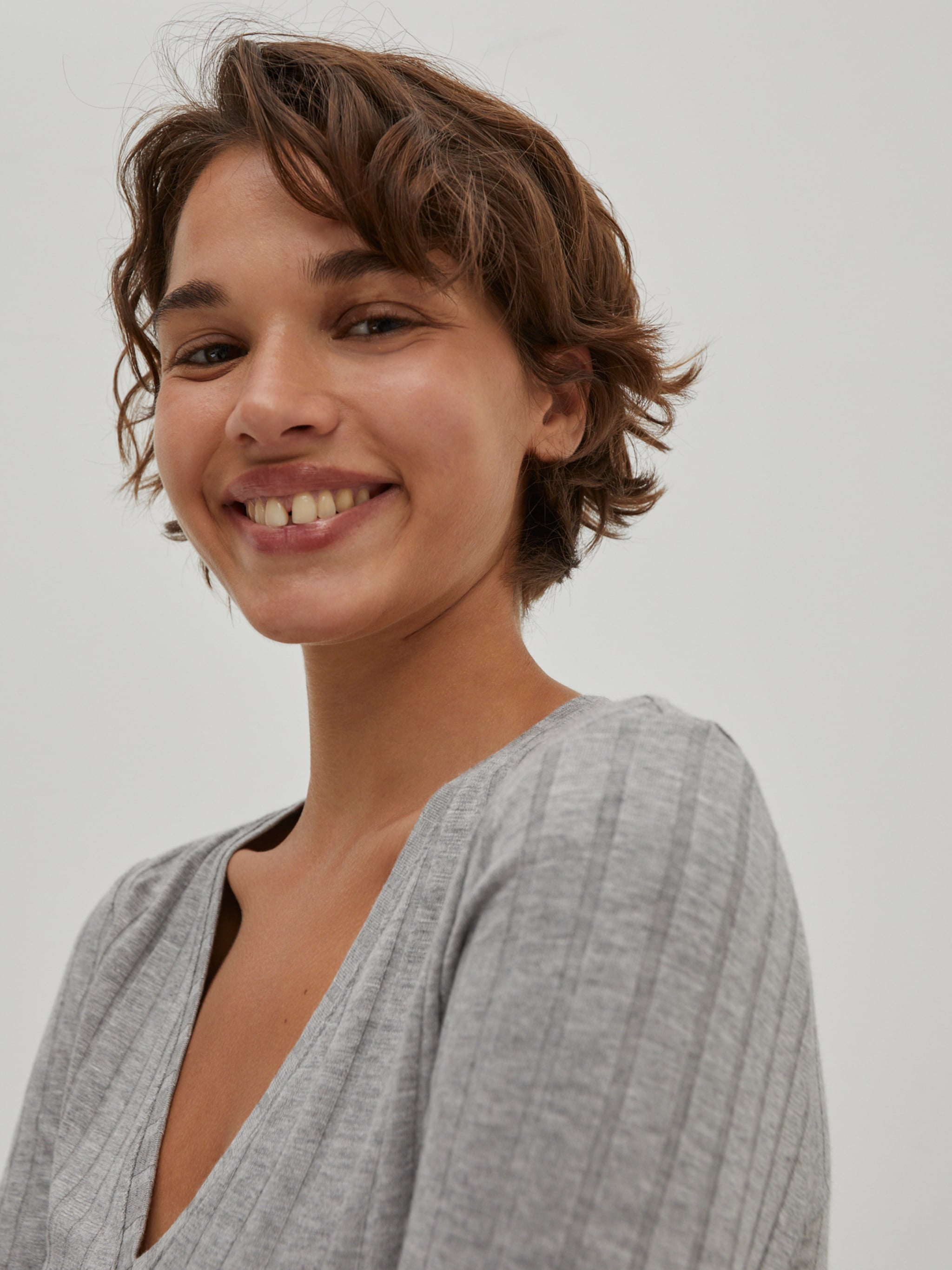 EDITED Produits T-shirt 'Elin' gris chiné