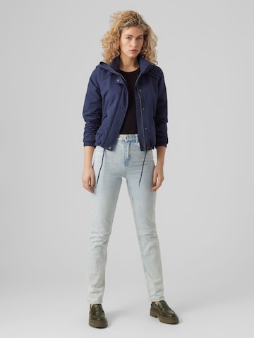 Veste mi-saison 'Zoa' VERO MODA en bleu