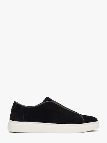 Estro Sneakers '09-469' in Black: front