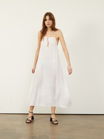 Robe 'CALONIE' Aligne en blanc