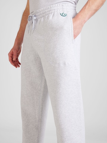 Effilé Pantalon 'VRCT' ADIDAS ORIGINALS en gris
