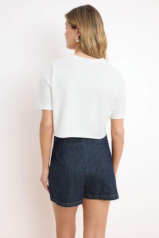 Tricou de la Trendyol pe alb