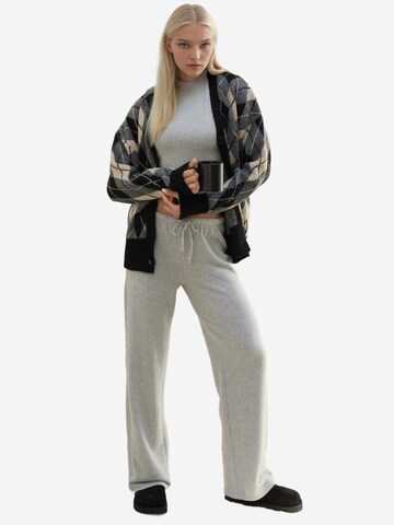 Hiccup - Perna larga Calças em cinzento