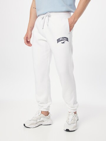 HOLLISTER Tapered Pants in White: front