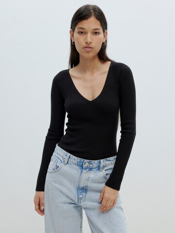 EDITED Sweater 'Umbrielle' in Black: front