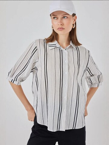 Bigdart - Blusa em preto: frente