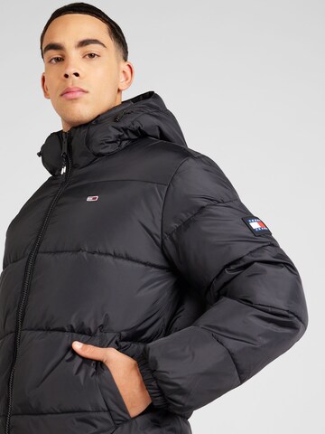 Tommy Jeans Winterjas 'ESSENTIAL' in Zwart