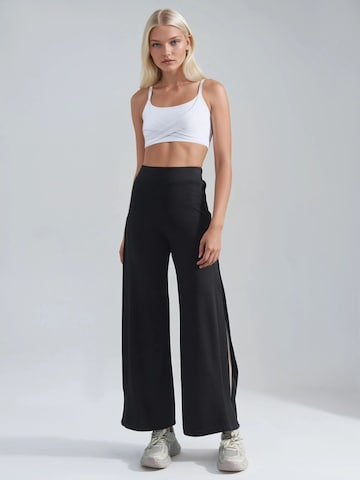 regular Pantaloni di Hiccup in nero