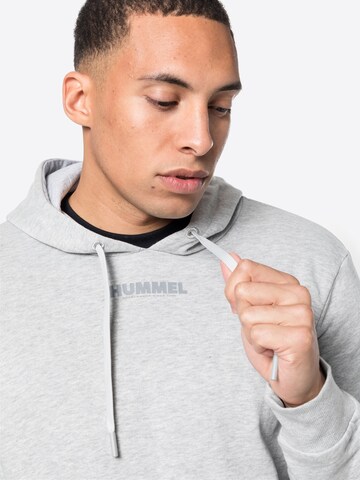 Hummel - Sweatshirt 'Legacy' em cinzento