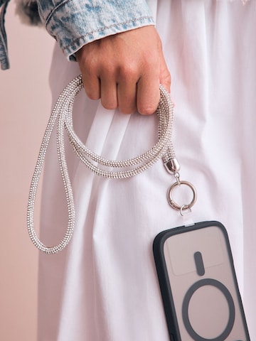 Next Handytrageriemen in Silber