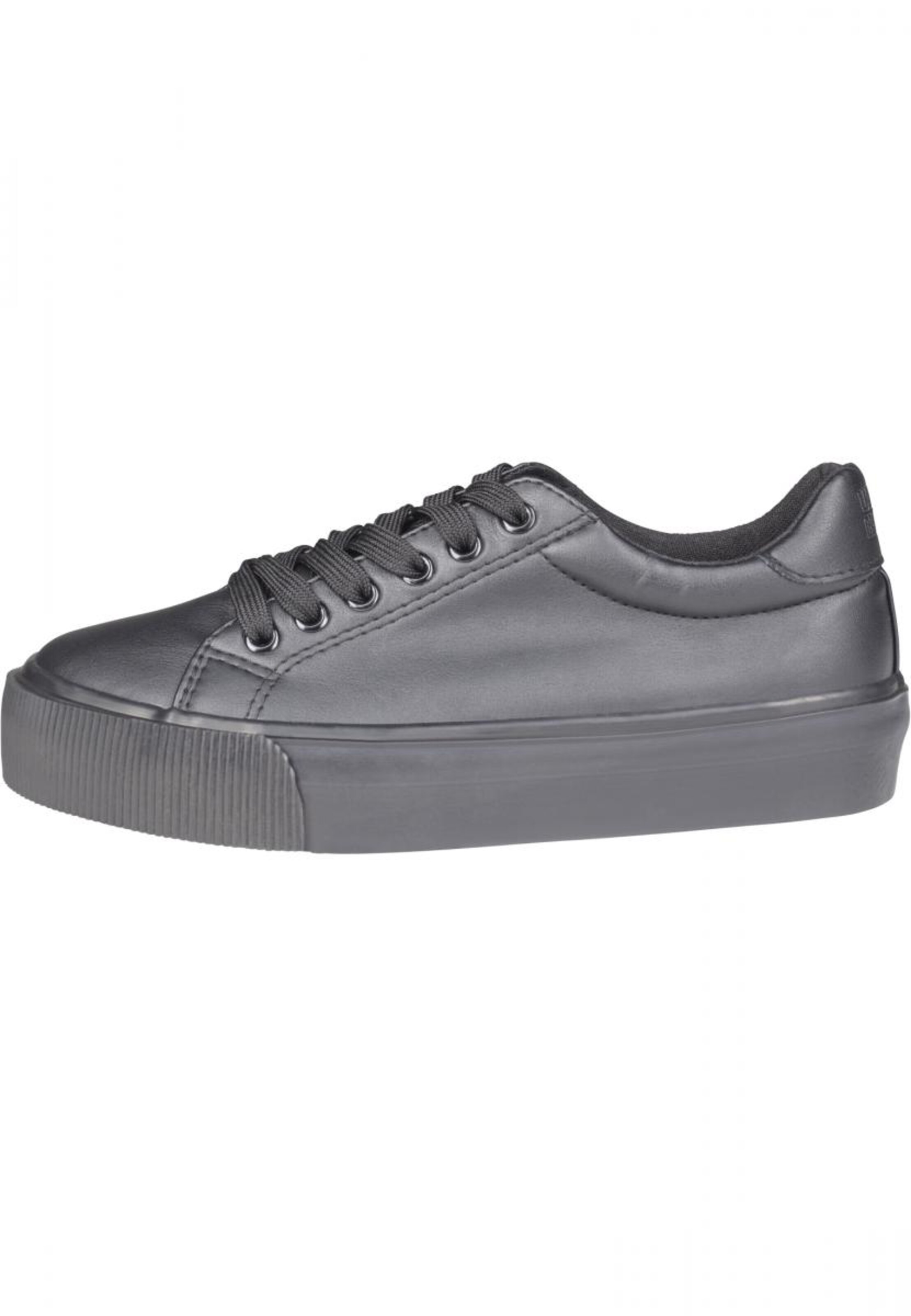 Urban Classics Sneakers in Black: front
