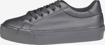 Urban Classics Sneakers in Black: front