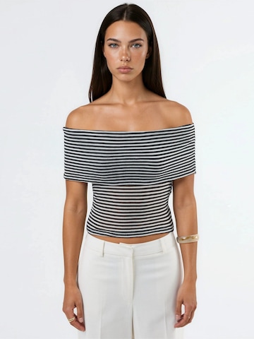 Busem Shirt in Black: front