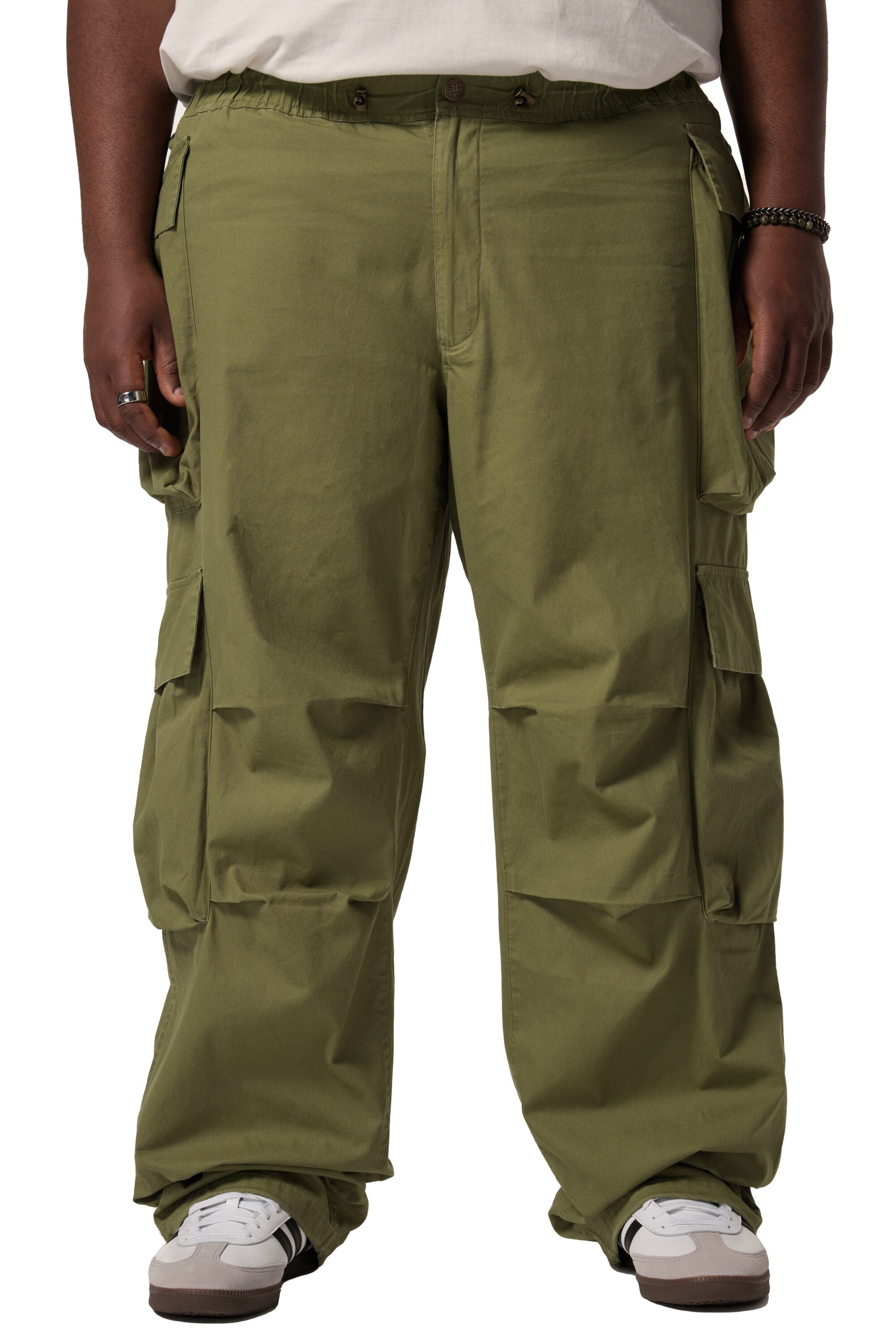 STHUGE Loosefit Hose in Grün: Vorderseite