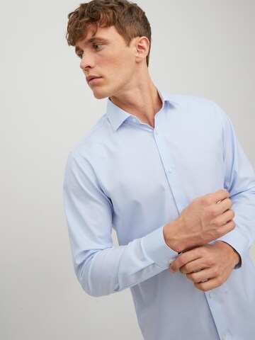 Coupe slim Chemise business 'Parker' JACK & JONES en bleu