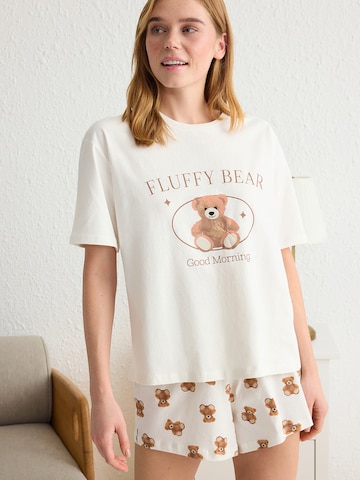 Trendyol Shorty in Beige: Vorderseite