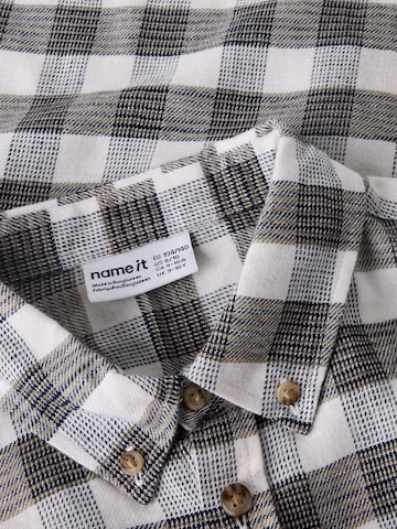 Coupe regular Chemise NAME IT en blanc