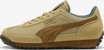 Baskets basses PUMA en beige : devant