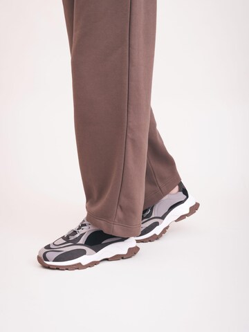 nae Vegan Shoes Sneakersy niskie 'Hanoi' w kolorze szary