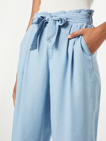 VERO MODA Loose fit Pleat-Front Pants 'LILIANAEVANY' in Blue