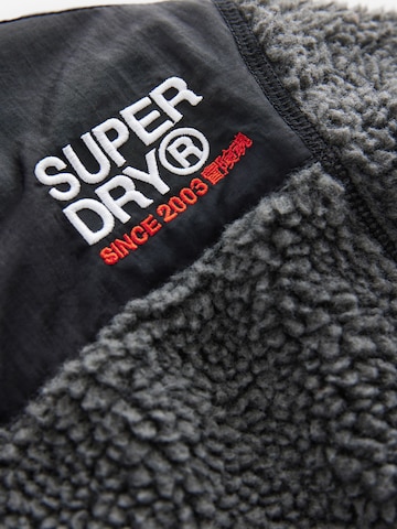 Superdry Välikausitakki värissä musta