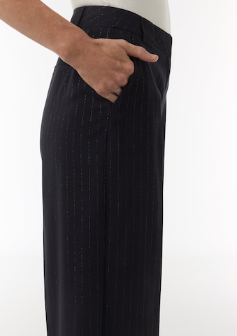 Loosefit Pantaloni con piega frontale di COMMA in blu