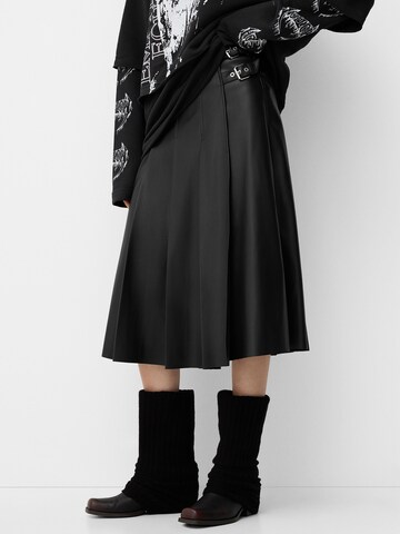 Bershka Sukně – černá: přední strana