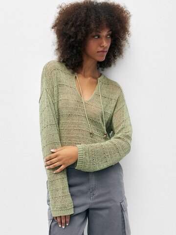 Pull&Bear Sweater in Green: front