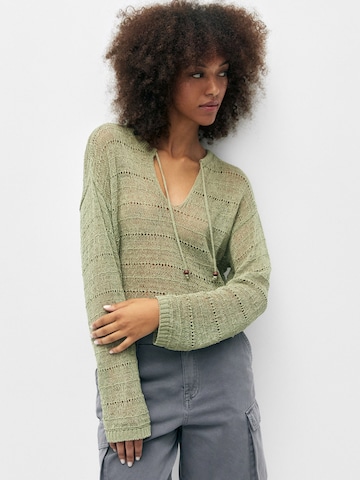 Pull&Bear Sweater in Green: front