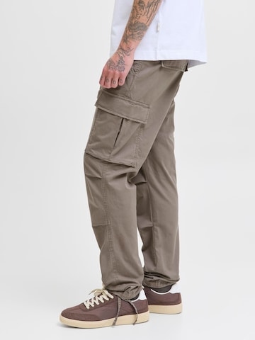 Tapered Pantaloni cargo 'JPSTAce JJTucker' di JACK & JONES in grigio