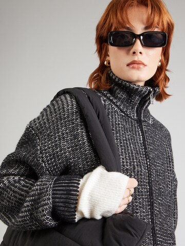 Cardigan 'Medeaa Vanise' ARMEDANGELS en noir