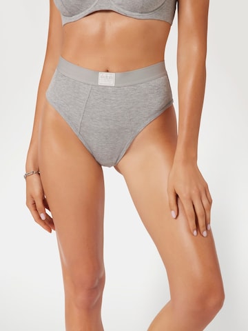 GUESS Slip 'Tessa' in Grau: Vorderseite