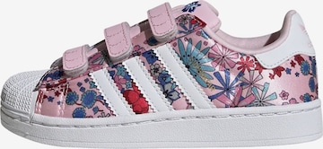 ADIDAS ORIGINALS Tennarit 'Liberty London Superstar' värissä vaaleanpunainen: etupuoli