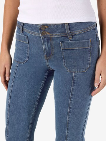 Bootcut Jean 'NMRemi' Noisy may en bleu