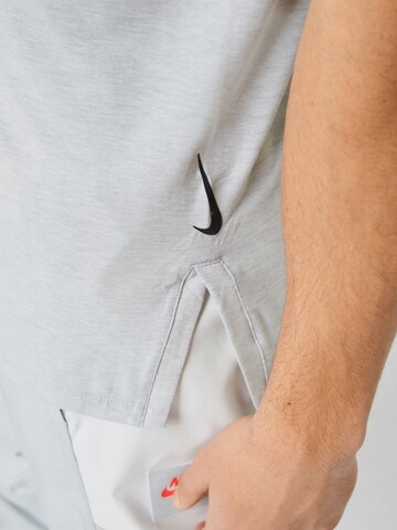 NIKE Regular fit Функционална тениска в сиво
