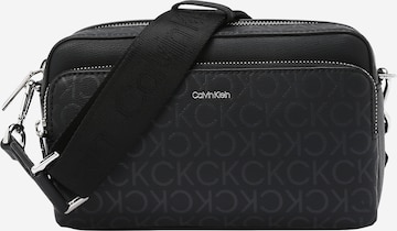Calvin Klein Taška přes rameno 'Must' – černá: přední strana