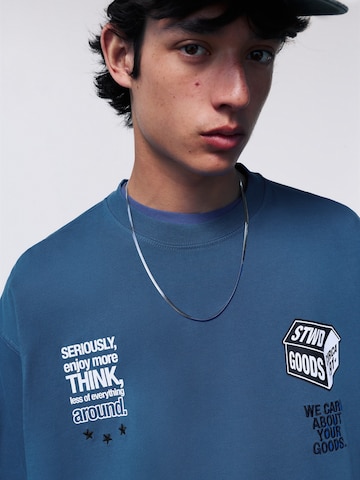 Pull&Bear Tričko 'STWD COMMUNITY PLAYER' – modrá