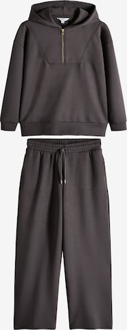 The SetJednodijelna pidžama - smeđa boja: prednji dio