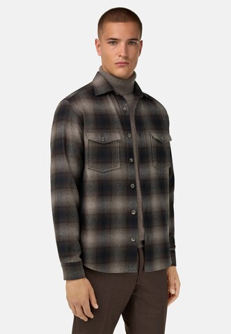 Boggi Milano Regular fit Overhemd in Bruin: voorkant