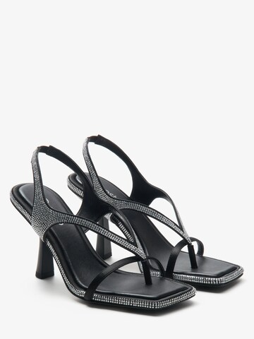 Sandalo '2238-11' di Estro in nero