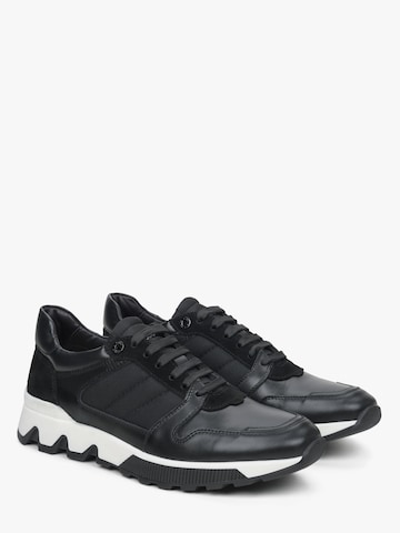 Sneaker bassa '09-4604' di Estro in nero