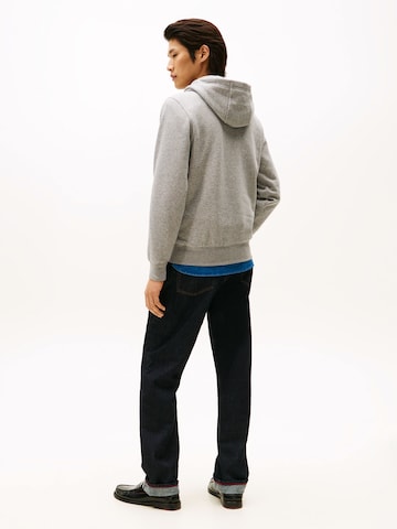 TOMMY HILFIGER Sweatshirt 'BRAND LOVE' in Grau