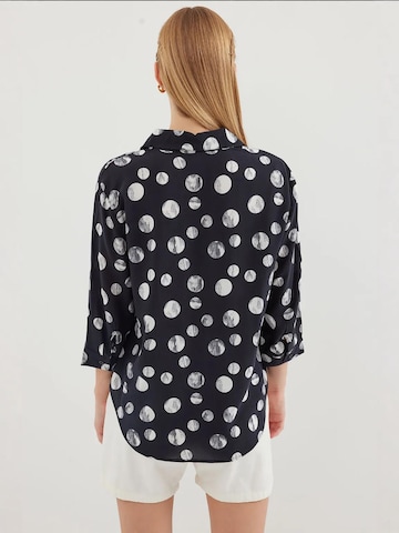 Bigdart Blouse in Black