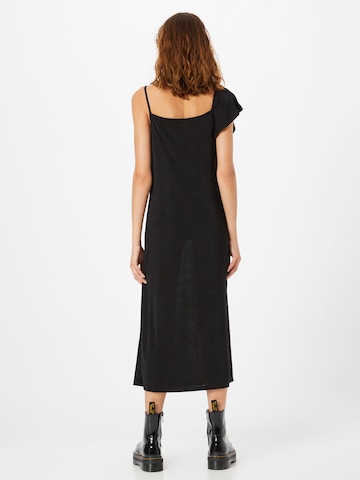 Rochie de la Monki pe negru