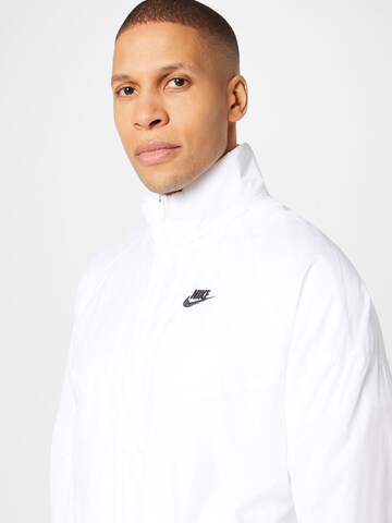 Geacă de primăvară-toamnă 'Windrunner' de la Nike Sportswear pe alb