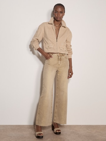Veste bavaroise ' ' Apricot en beige