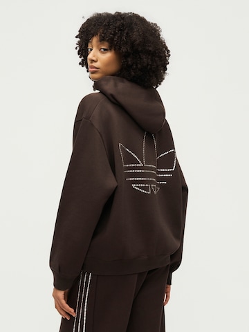 ADIDAS ORIGINALS Свитшот 'STUDDED' в Коричневый
