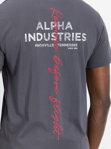 ALPHA INDUSTRIES T-shirt i grå